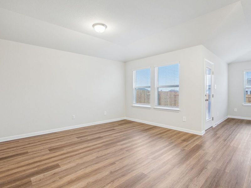 Spacious, unfurnished interior of a new home in Eastern Wells, Jarrell (Image 6).