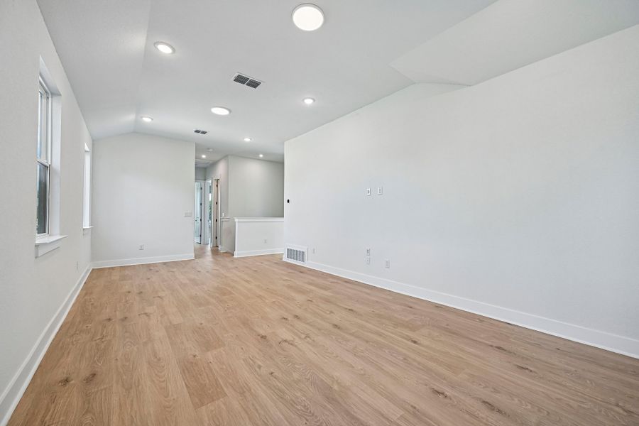 Spacious, unfurnished interior of a new home in Foxfield, Austin (Image 21).