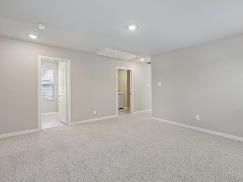 Spacious, unfurnished interior of a new home in Oak Ridge Park, Corinth (Image 16).