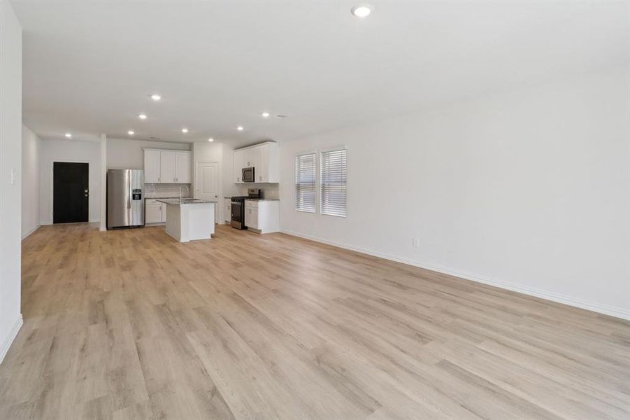 Photo is not of the actual home, but is an inspirational photo of builder’s model home and may depict options, furnishings, and/or decorator features that are not included. Photo is not of the actual home, but is an inspirational photo of builder’s model home and may depict options, furnishings, and/or decorator features that are not included.