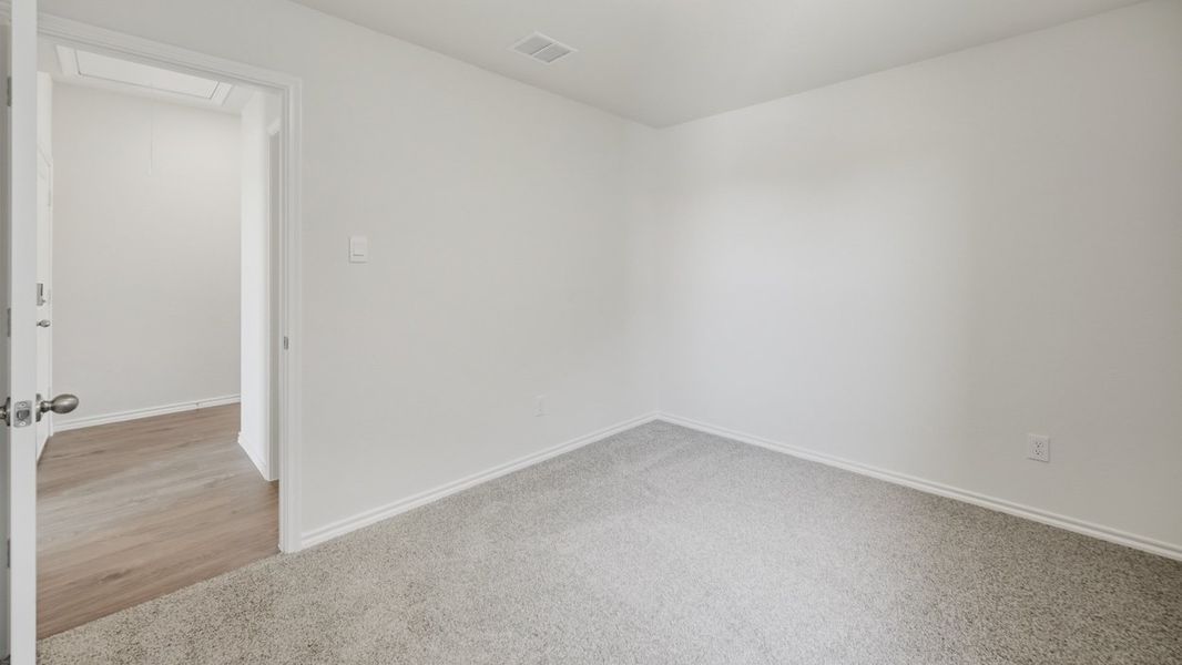 Spacious, unfurnished interior of a new home in Saddlebrook, Waxahachie (Image 19).