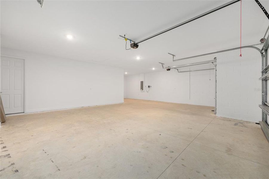 Spacious, unfurnished interior of a new home in , Ocala (Image 37).