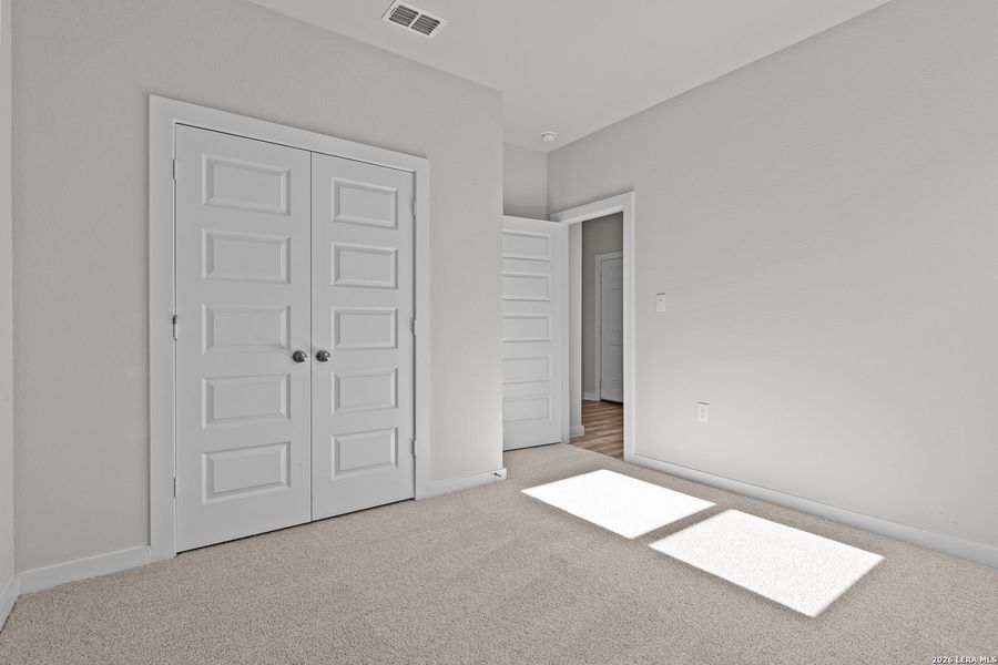 Spacious, unfurnished interior of a new home in Cinco Lakes, San Antonio (Image 14).