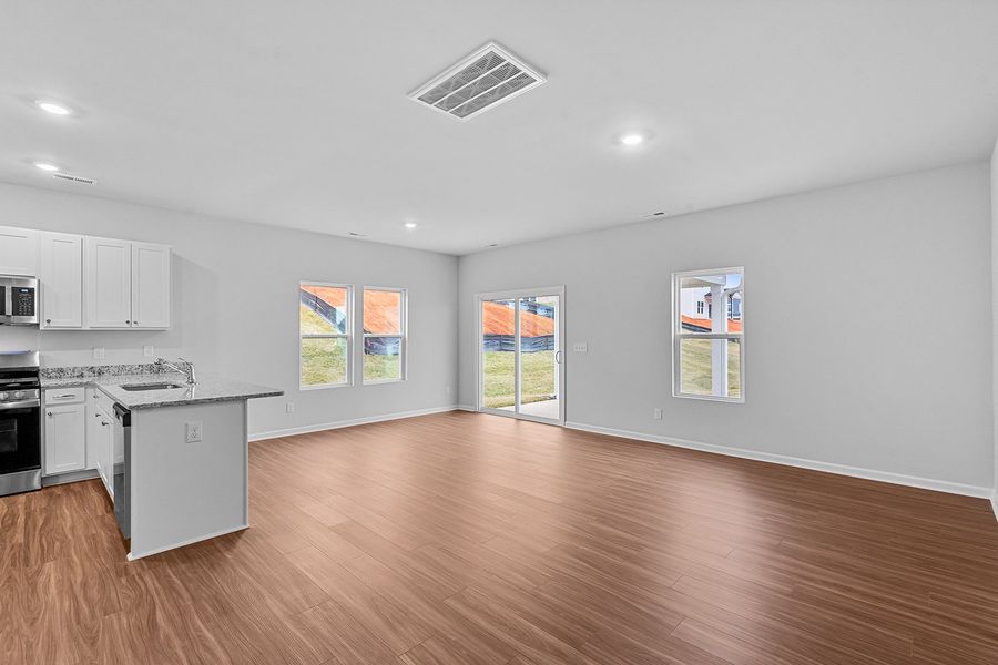 Spacious, unfurnished interior of a new home in Hanes Lake, Winston-Salem (Image 18).