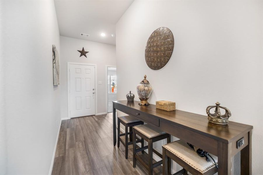 Furnished interior view inside a new home in Prairie Ridge at Goodland, Venus (Image 14). Furnished interior view inside a new home in Prairie Ridge at Goodland, Venus (Image 14).