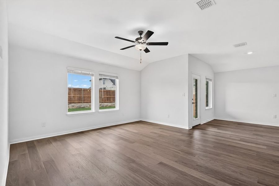 Spacious, unfurnished interior of a new home in Parks at Foster Crossing, Anna (Image 20).