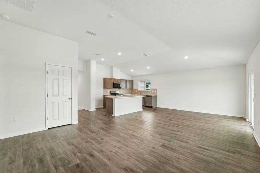 Spacious, unfurnished interior of a new home in Hawkes Meadow, Jacksonville (Image 7). Spacious, unfurnished interior of a new home in Hawkes Meadow, Jacksonville (Image 7).