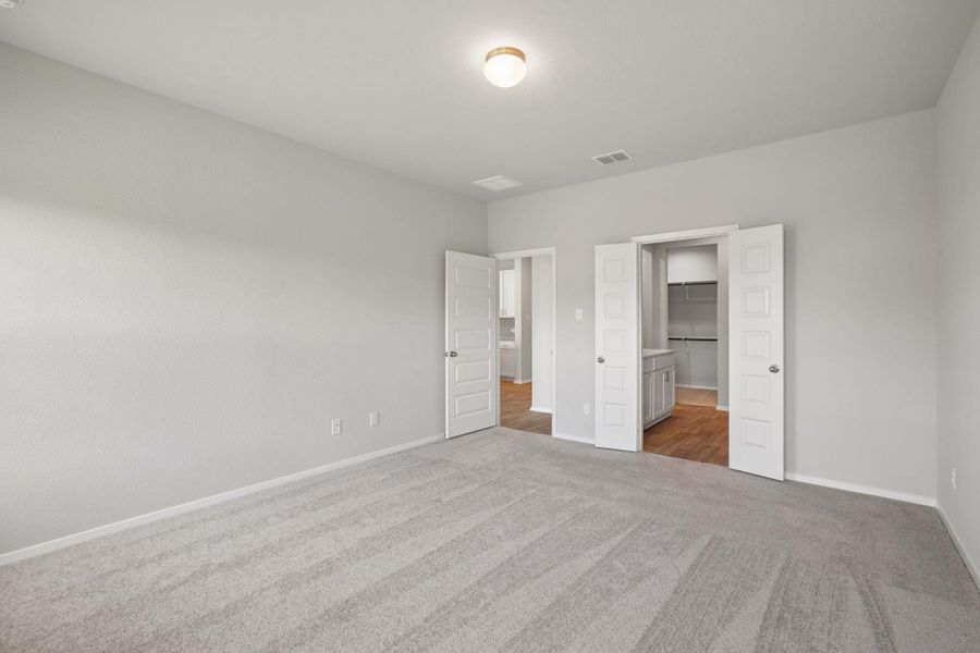 Spacious, unfurnished interior of a new home in Cloverleaf, Austin (Image 34).