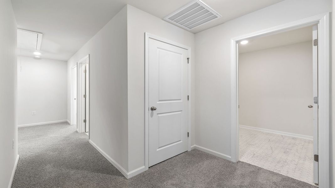 Spacious, unfurnished interior of a new home in Seneca Falls, Seneca (Image 20).