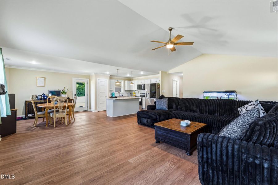 7 -122 wilderness trl, interior