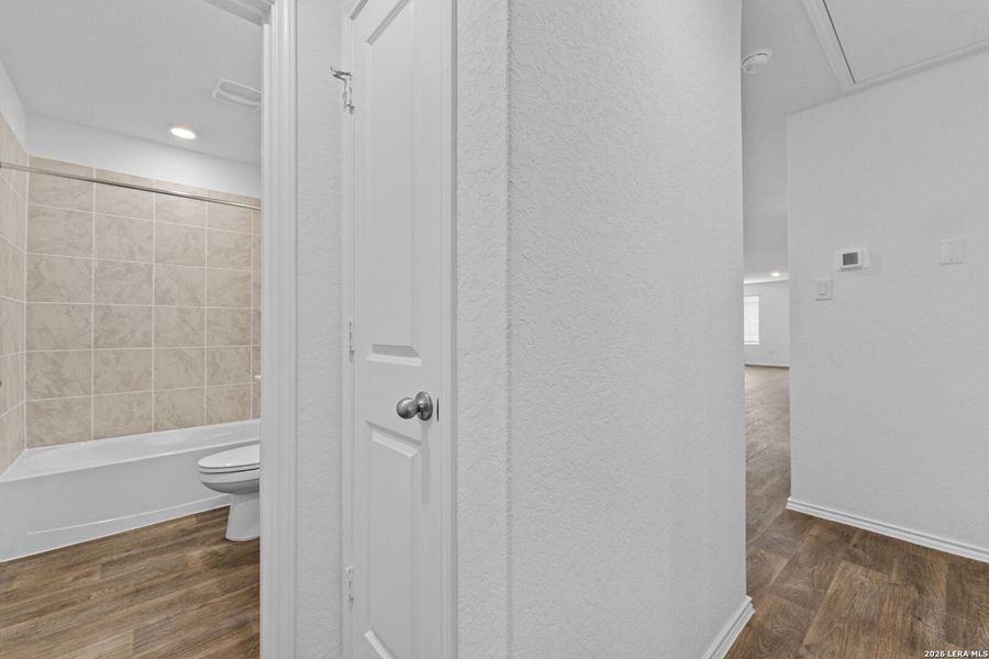 Spacious, unfurnished interior of a new home in Stonehill, San Antonio (Image 31).