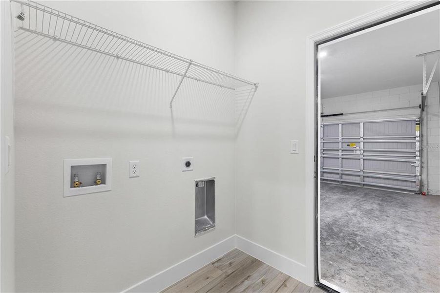 Spacious, unfurnished interior of a new home in , Ocala (Image 10).