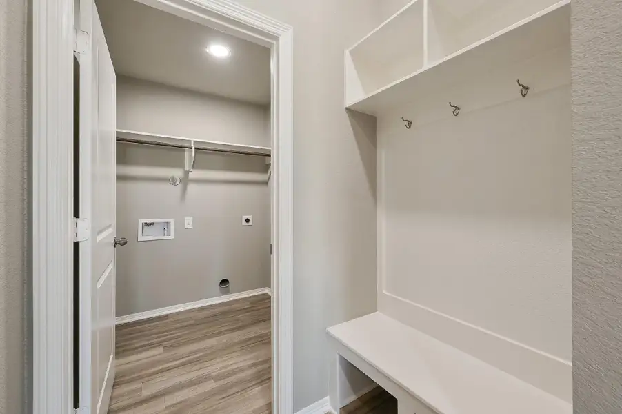 **Photos are sample photos of similar plan. Colors and features might vary**