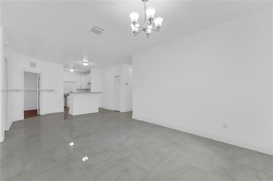 Spacious, unfurnished interior of a new home in , Deerfield Beach (Image 7).