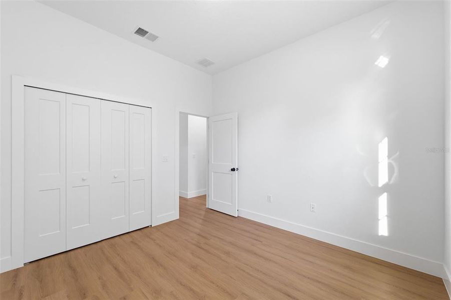 Spacious, unfurnished interior of a new home in , Citrus Springs (Image 17).
