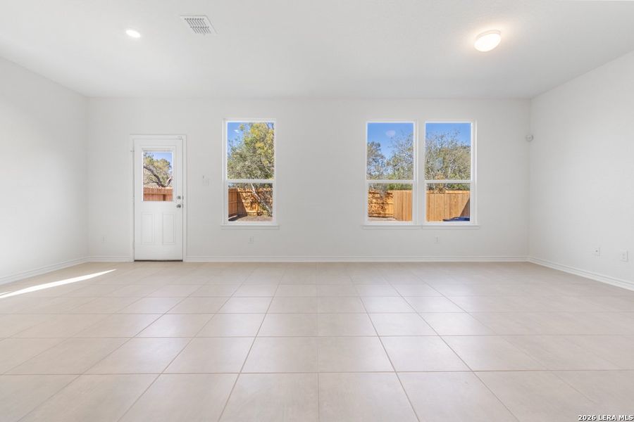 Spacious, unfurnished interior of a new home in Spanish Trails Villas, San Antonio (Image 22).