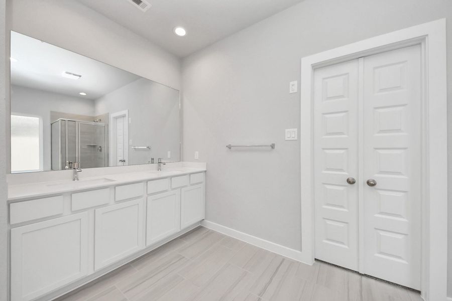 Experience luxury in this spa-like primary bathroom! Sample photo of completed home with similar floor plan. Actual colors and selections may vary. Experience luxury in this spa-like primary bathroom! Sample photo of completed home with similar floor plan. Actual colors and selections may vary.