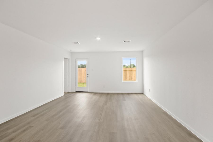 Spacious, unfurnished interior of a new home in Sunset Valley, Hockley (Image 9).