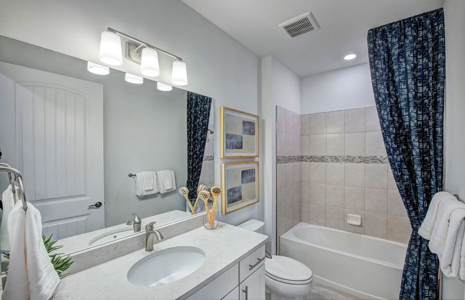 Secondary bathroom with shower/tub combo