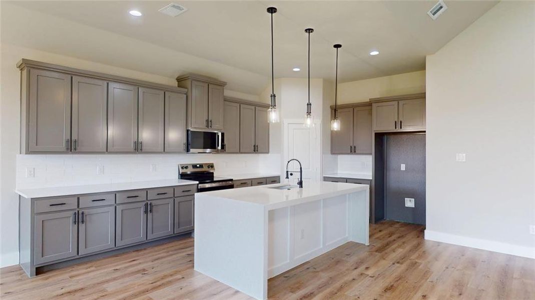 Furnished interior view inside a new home in , Grand Prairie (Image 7).