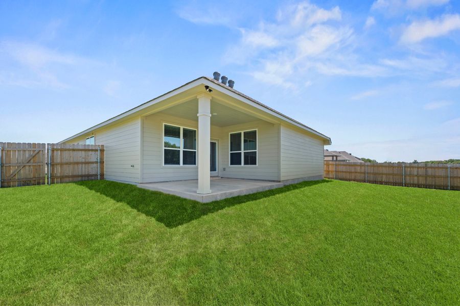 Exterior details and patio area of a home in Liberty Oaks, Waco (Image 3).