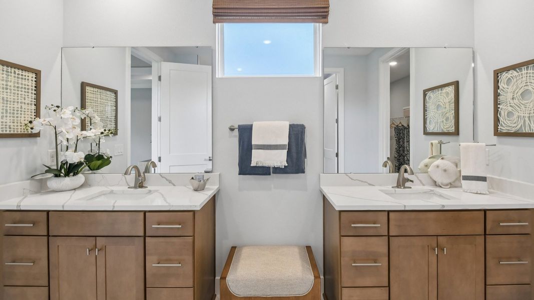 Primary En Suite Bath in the Marigold Floor Plan at Haven at Diamond Springs