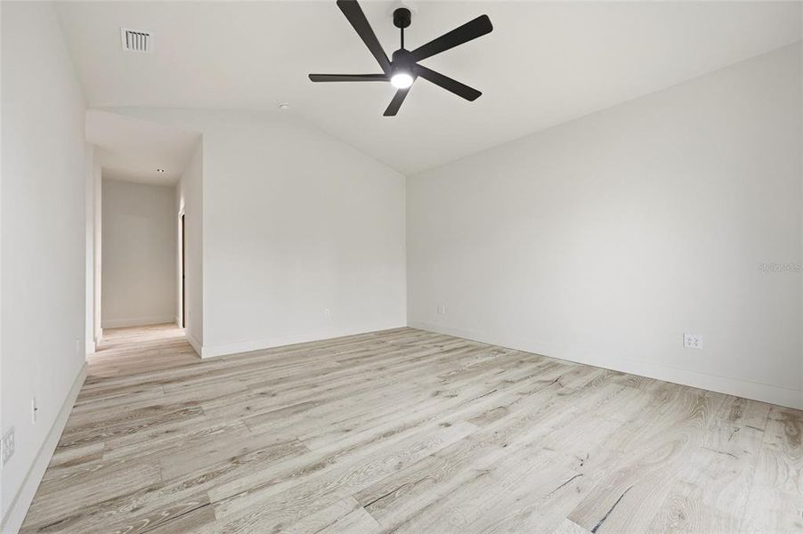 Spacious, unfurnished interior of a new home in , Gainesville (Image 30).
