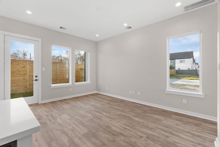 Spacious, unfurnished interior of a new home in , Houston (Image 27).