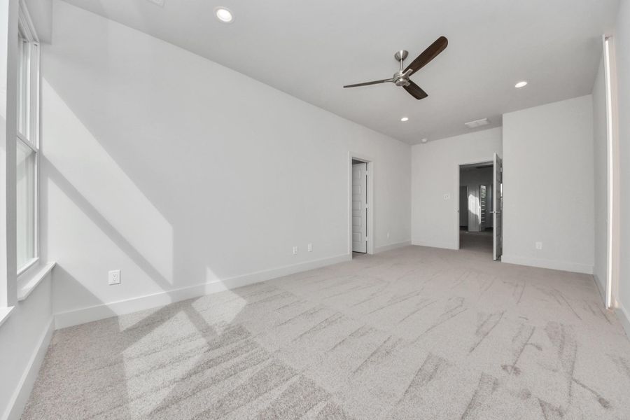 Spacious, unfurnished interior of a new home in Cay Landing, Houston (Image 33).