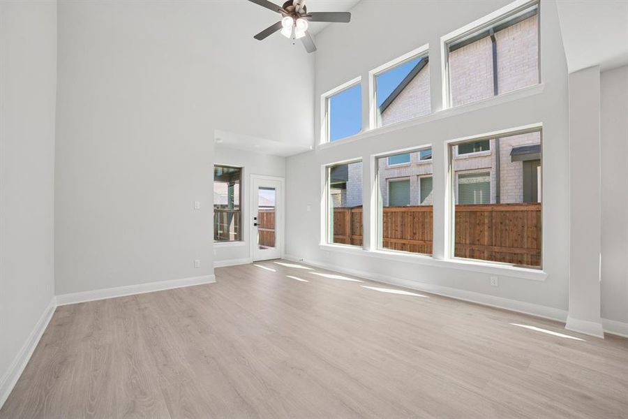 Spacious, unfurnished interior of a new home in Creekshaw – Gardens, Royse City (Image 14).