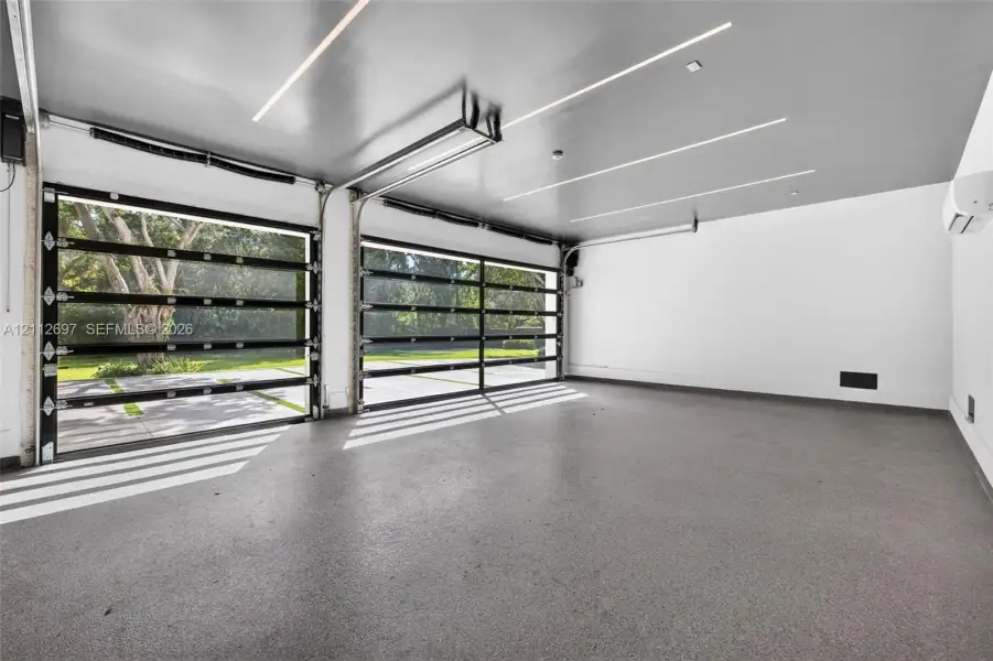 Spacious, unfurnished interior of a new home in , Fort Lauderdale (Image 18).