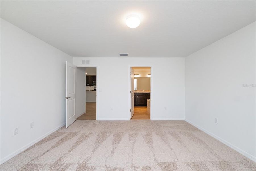 Spacious, unfurnished interior of a new home in , Frostproof (Image 26).