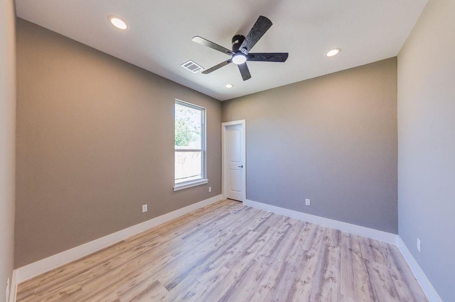Spacious, unfurnished interior of a new home in , Baytown (Image 23).