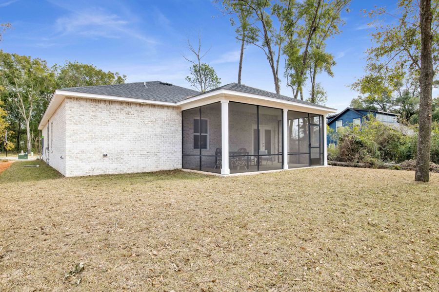 Exterior details and patio area of a home in Bellview Pointe, Pensacola (Image 22).
