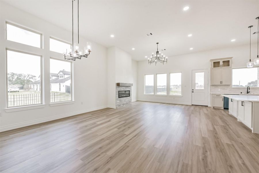 Spacious, unfurnished interior of a new home in , Angleton (Image 19).