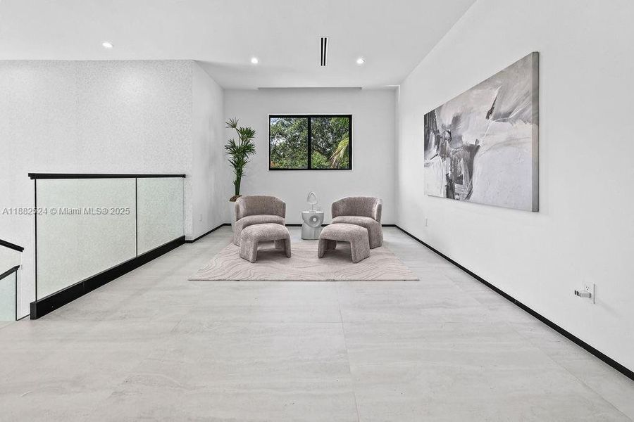 Furnished interior view inside a new home in , Fort Lauderdale (Image 41).