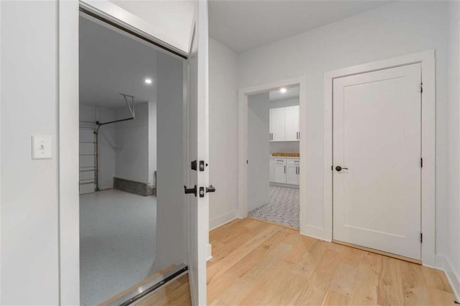 Spacious, unfurnished interior of a new home in , Gainesville (Image 19).