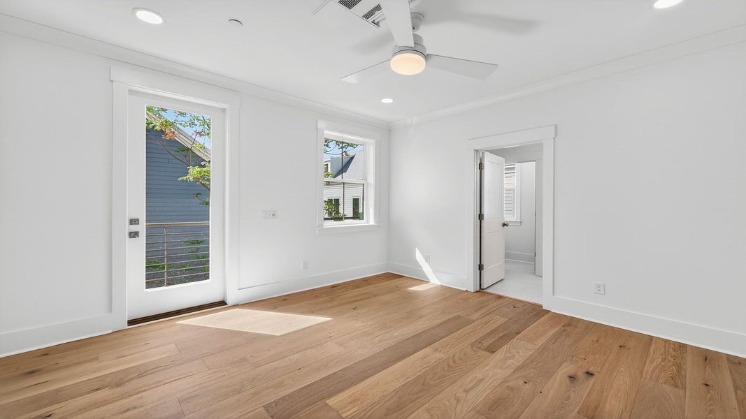 Spacious, unfurnished interior of a new home in Grants Court, Charleston (Image 17).