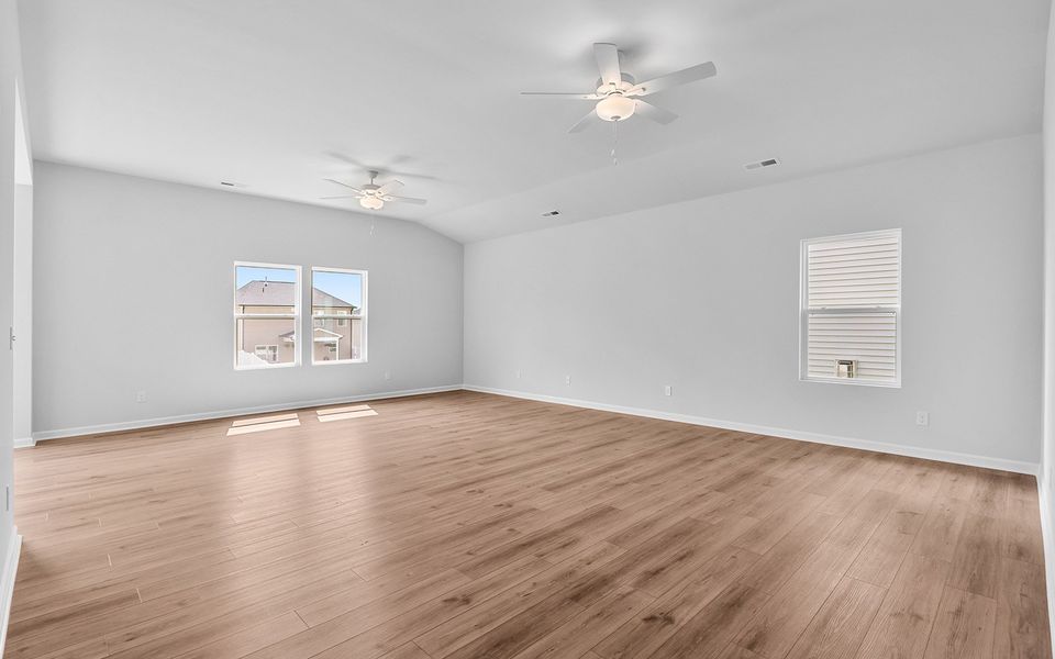 Spacious, unfurnished interior of a new home in Hanes Lake, Winston-Salem (Image 19).