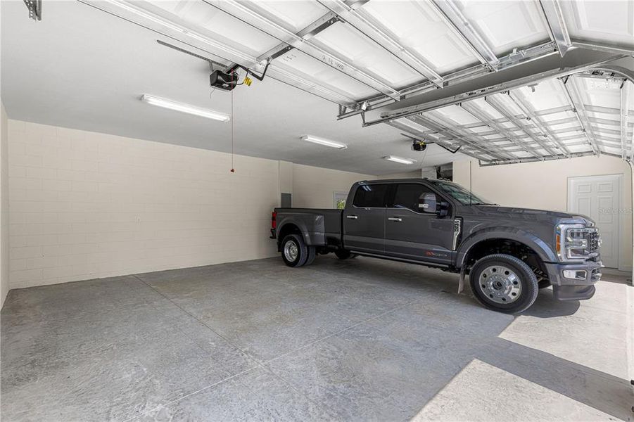 Spacious, unfurnished interior of a new home in , Dunnellon (Image 53).