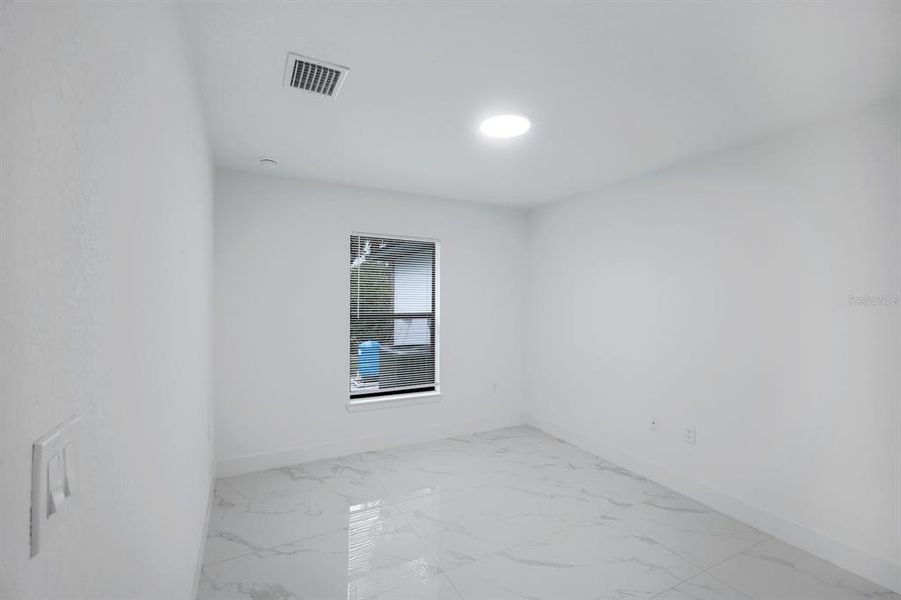 Spacious, unfurnished interior of a new home in , Lehigh Acres (Image 24).