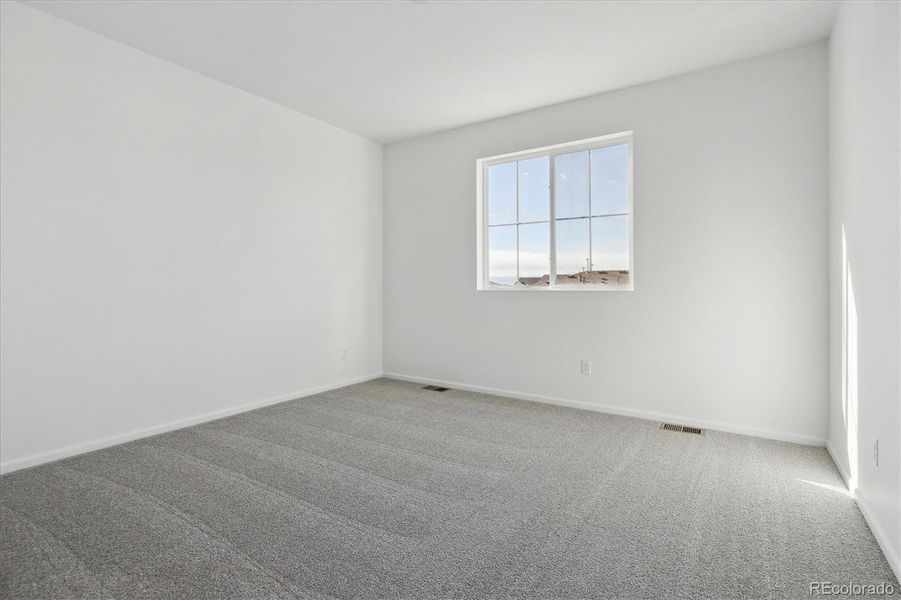 Spacious, unfurnished interior of a new home in Skyview at High Point, Aurora (Image 20).