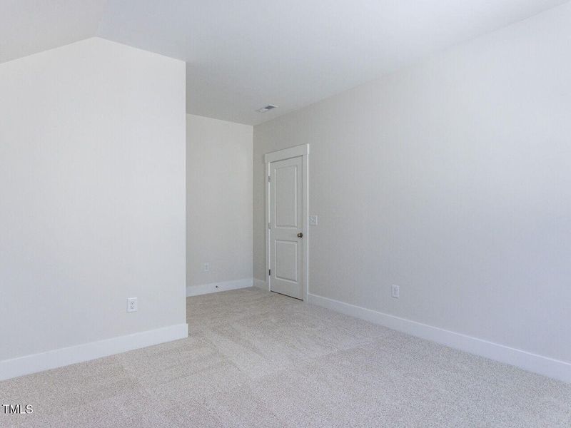 033-1280x960-bedroom