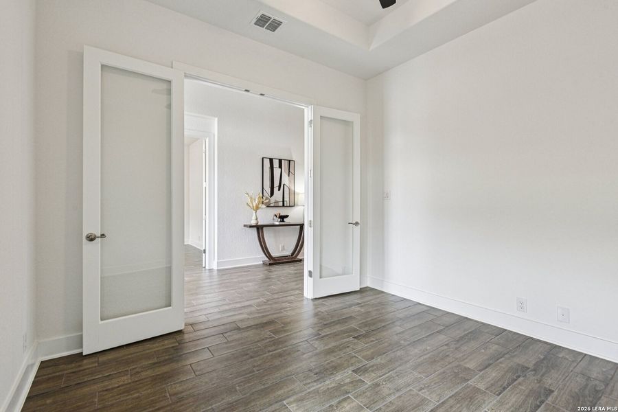 Spacious, unfurnished interior of a new home in Waldsanger, New Braunfels (Image 46).