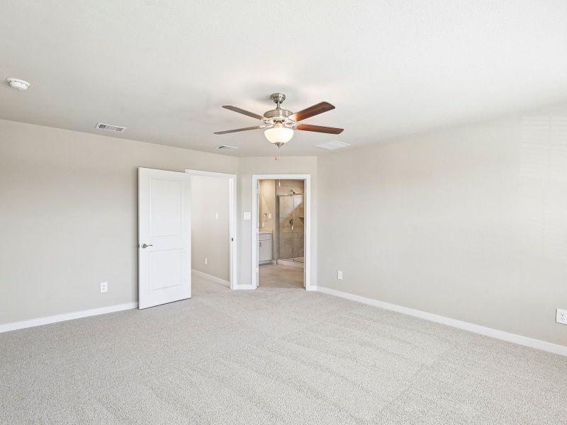 Spacious, unfurnished interior of a new home in Oak Ridge Park, Corinth (Image 18).