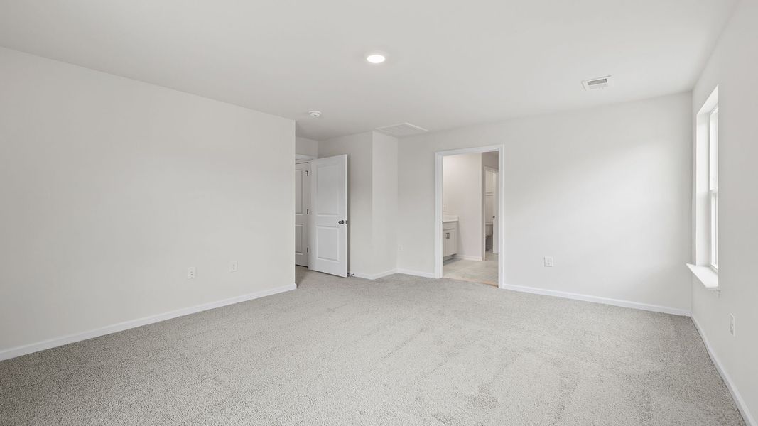 Spacious, unfurnished interior of a new home in Cedar Gap, Fountain Inn (Image 27).