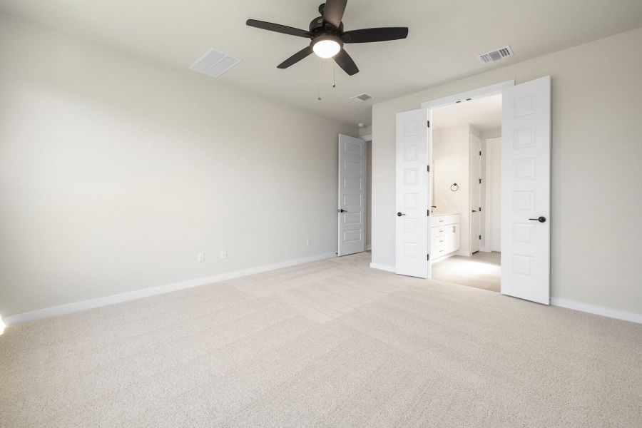 Spacious, unfurnished interior of a new home in Lariat, Liberty Hill (Image 34).