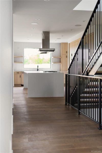 Spacious, unfurnished interior of a new home in , Golden (Image 24).