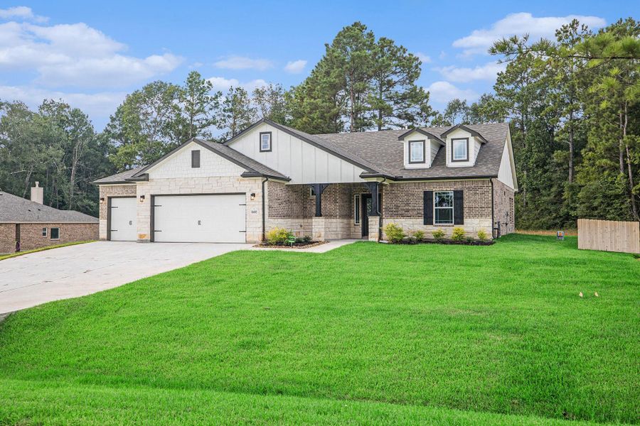 Front exterior of a new home in Oakwood Ranch, Willis, TX, highlighting curb appeal (Image 16). Front exterior of a new home in Oakwood Ranch, Willis, TX, highlighting curb appeal (Image 16).