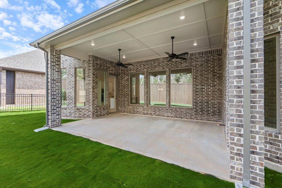 Exterior details and patio area of a home in Chambers Creek, Willis (Image 18).